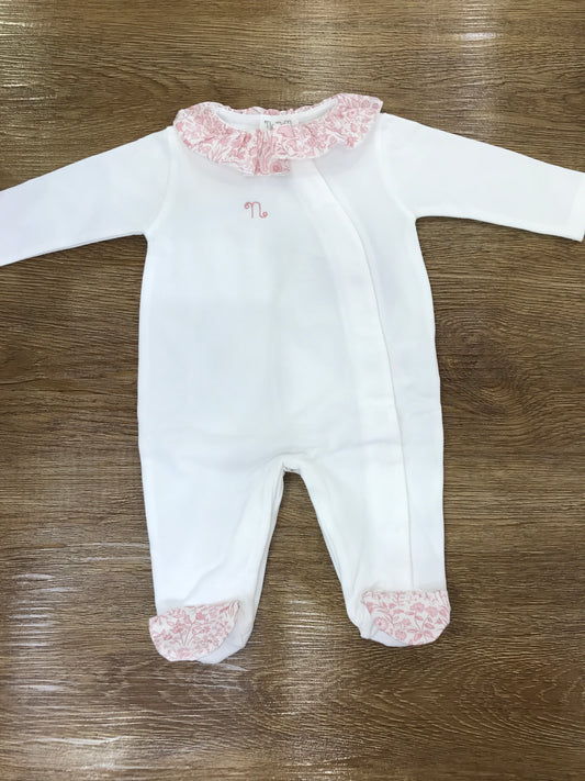 Tutina Nanan in caldo cotone intera con piedini chiusura sul davanti trasversale con colletto con rusche con cappello basico abbinato