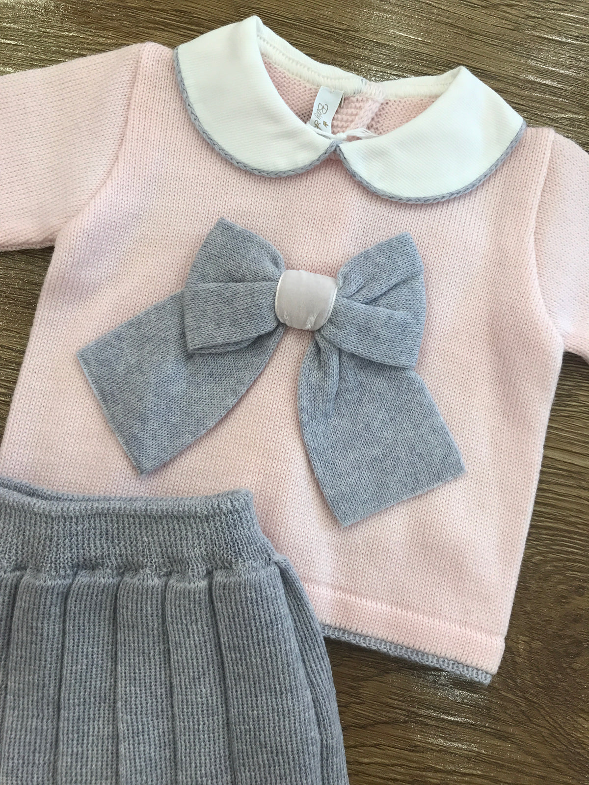 Tutina Baby Lord in lana due pezzi rosa con fiocco grigio gonna grigia plissettata
