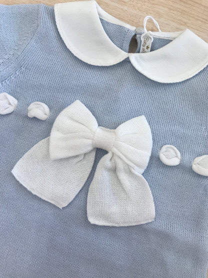 Tutina Baby Lord in filo celeste manica lunga gamba lunga con colletto tondo ricamato con fiocchetto e passanastro al centro