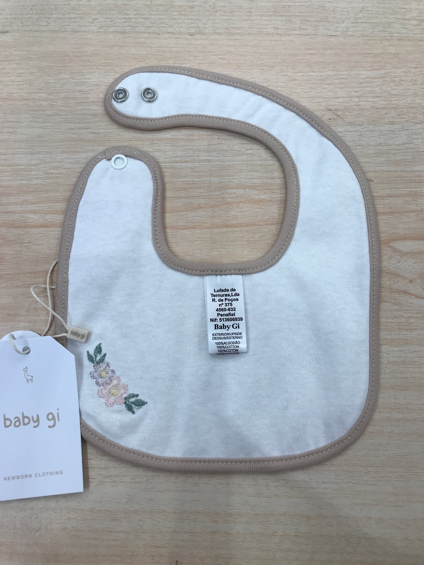 Bavetta Baby Gi in cotone rifinito in ciniglia rosa antico con fiore ricamato