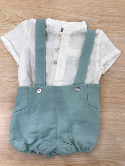 Completo  Martin Aranda in cotone salopette verde con bretelle con camicina bianca mezza manica con bottoncini