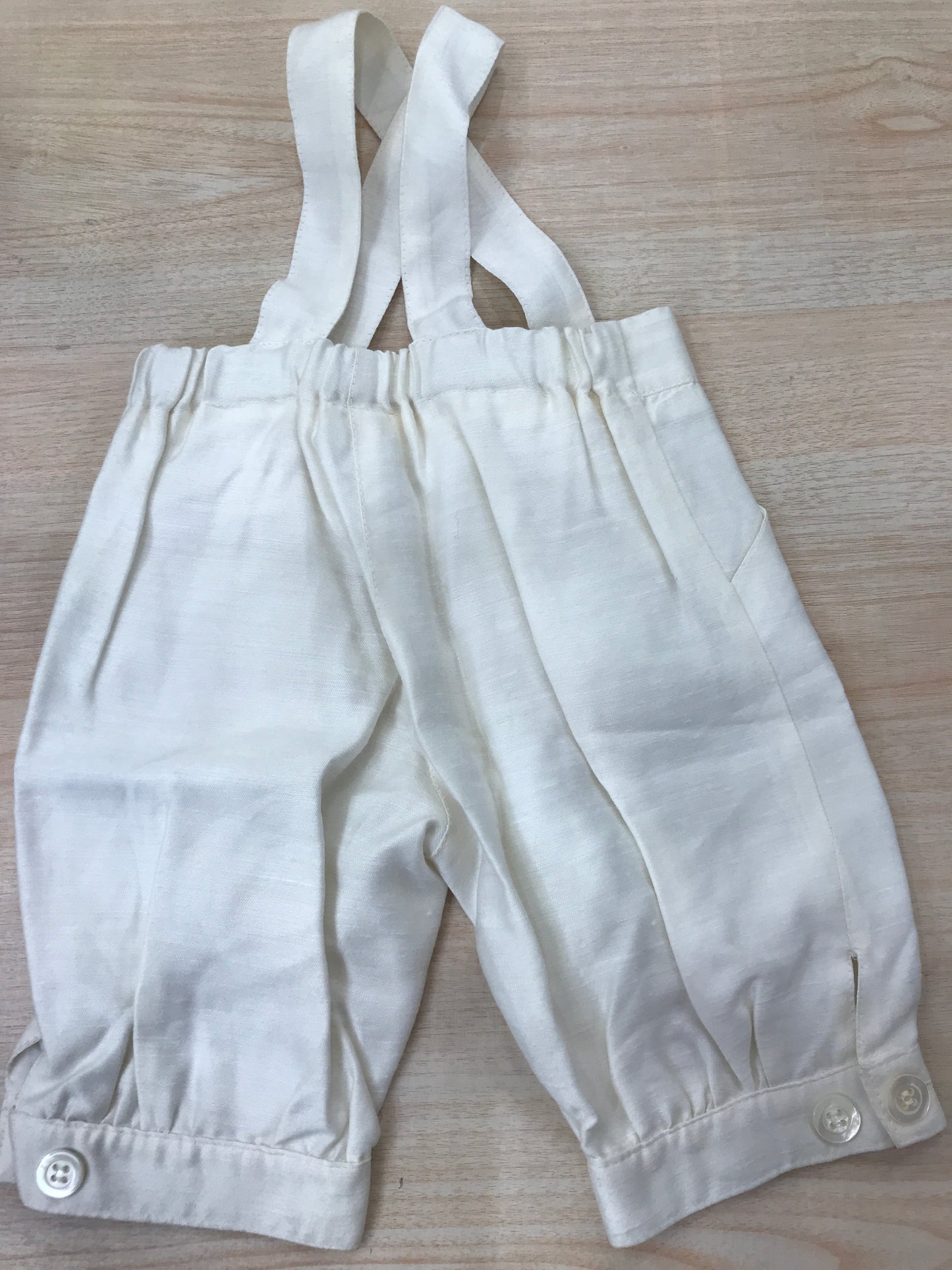 Pantalone Bebè di Almy in cotone panna sbuffo con bretelle