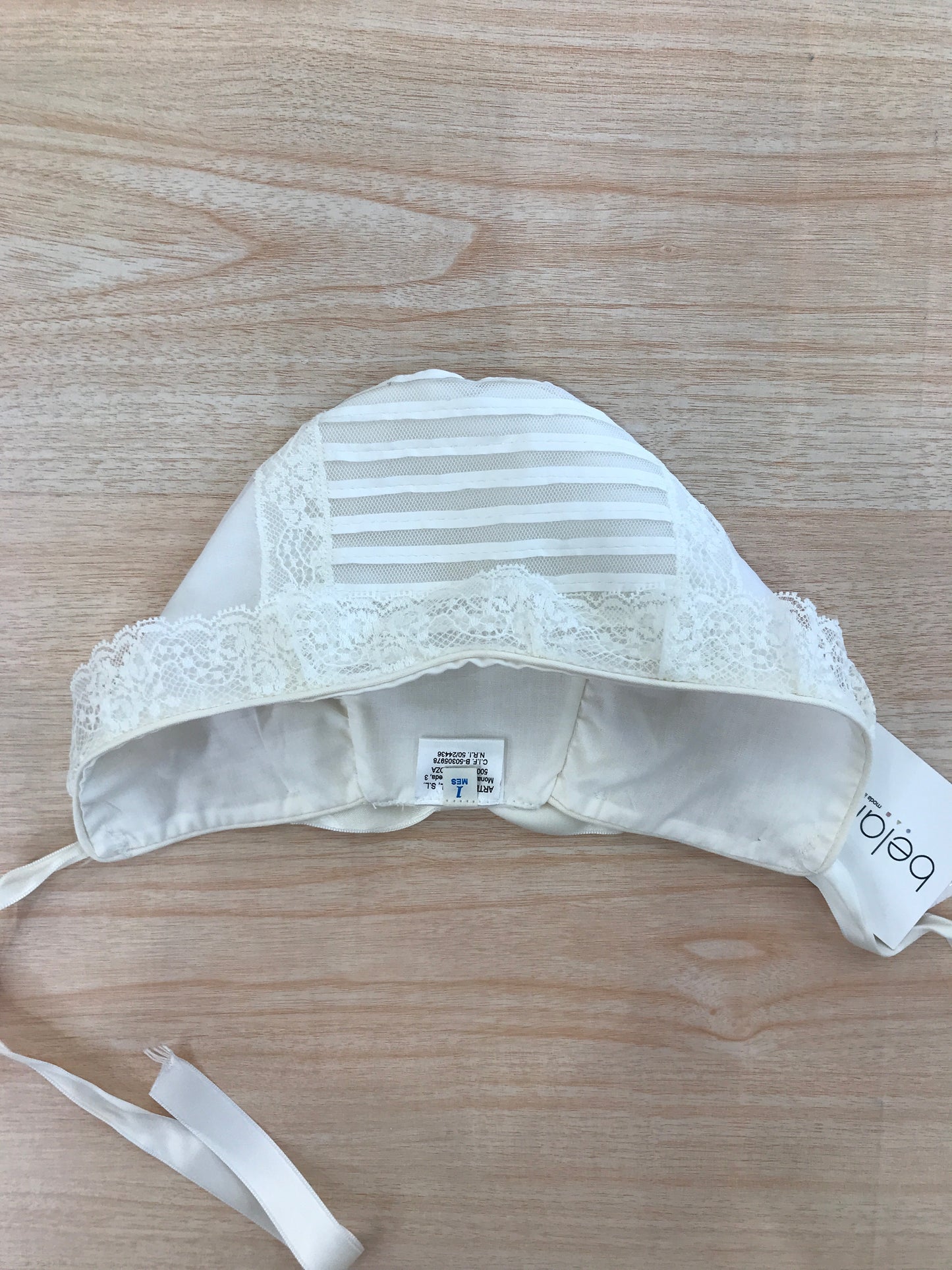 Cuffietta Belan in organza con pizzo applicato sul davanti e pieghe con fiocco sul retro
