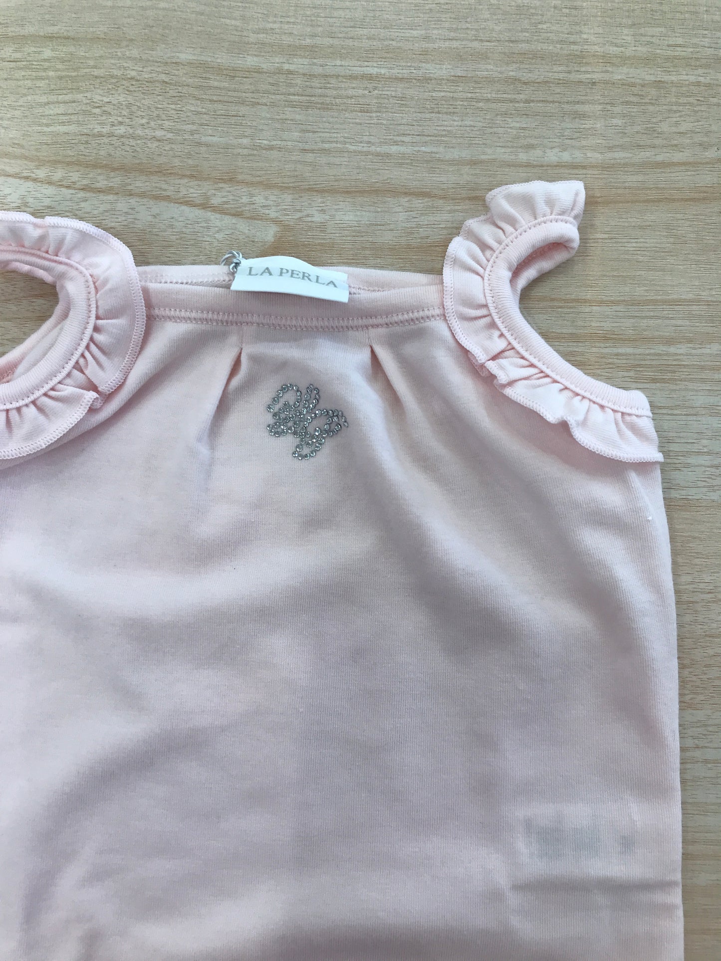 Body La Perla in cotone con bretelle con rusche rosa e logo brillantinato