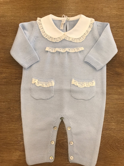 Coordinato Baby Lord set comprende copertina tutina scarpine e cuffietta coordinati da fiocchi e valancienne escluso il lenzuolino dal coordinato