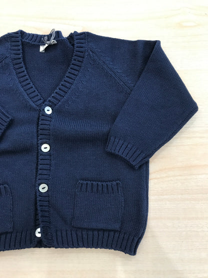 Cardigan Jo Milano in filo blu scuro con bottoncini sul davanti e piccole tasche