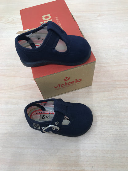 Scarpa Victoria in tela blu scuro con occhielli e fibietta