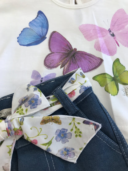 Completo Jo Milano in cotone t-shirt mezza manica con farfalle con pantalone corto con fascia con fiori