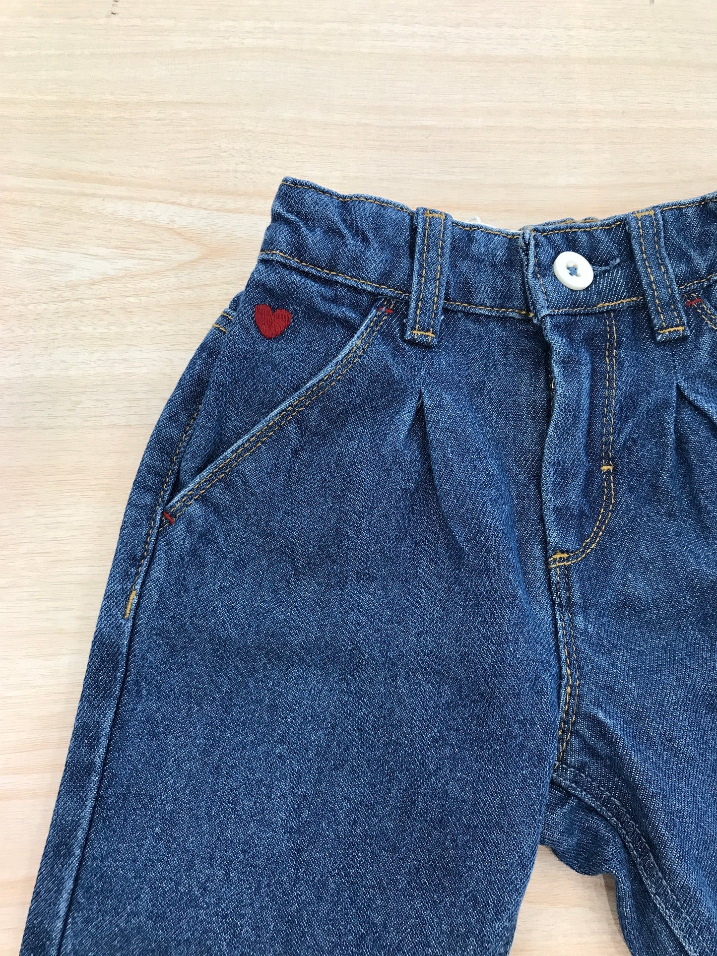 Jeans Petit Bateau lavaggio blu scuro con cuoricino ricamato laterale