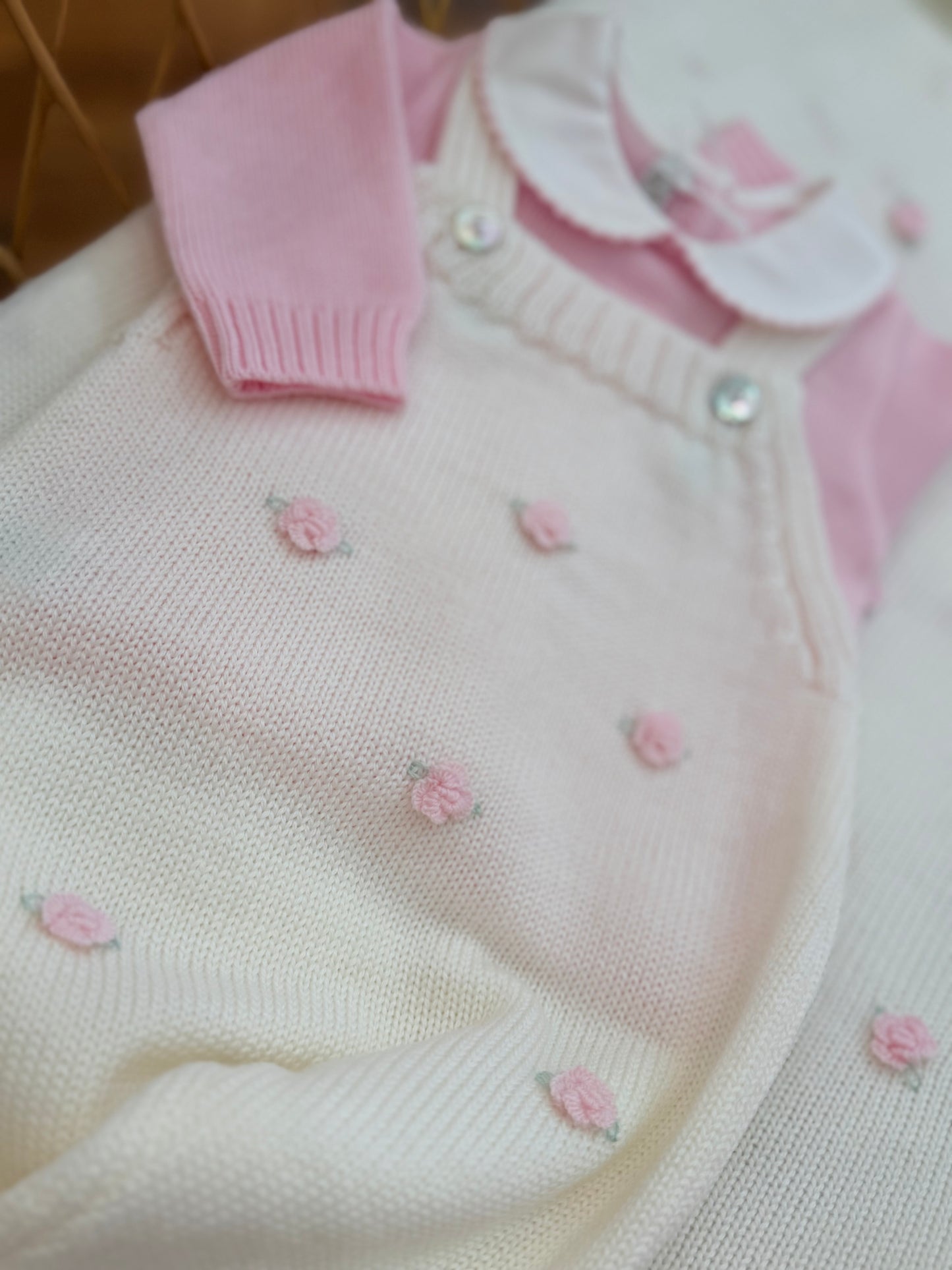 Coordinato nascita Baby Lord in pura lana con rossellina in rilievo con copertina  e salopette completo di cappello e babbucce