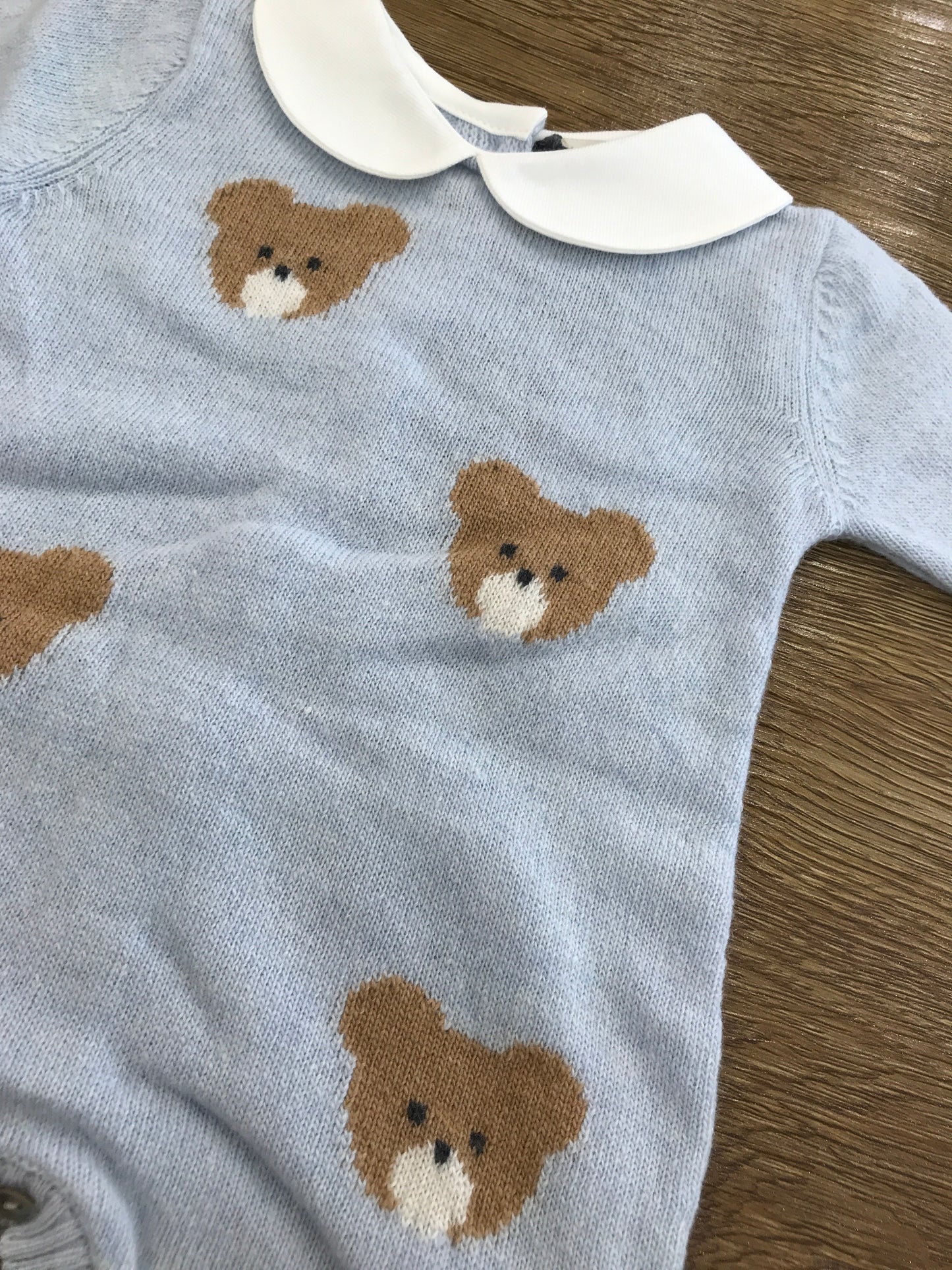 Tutina Jo Milano in lana celeste con piccoli orsetti sul davanti
