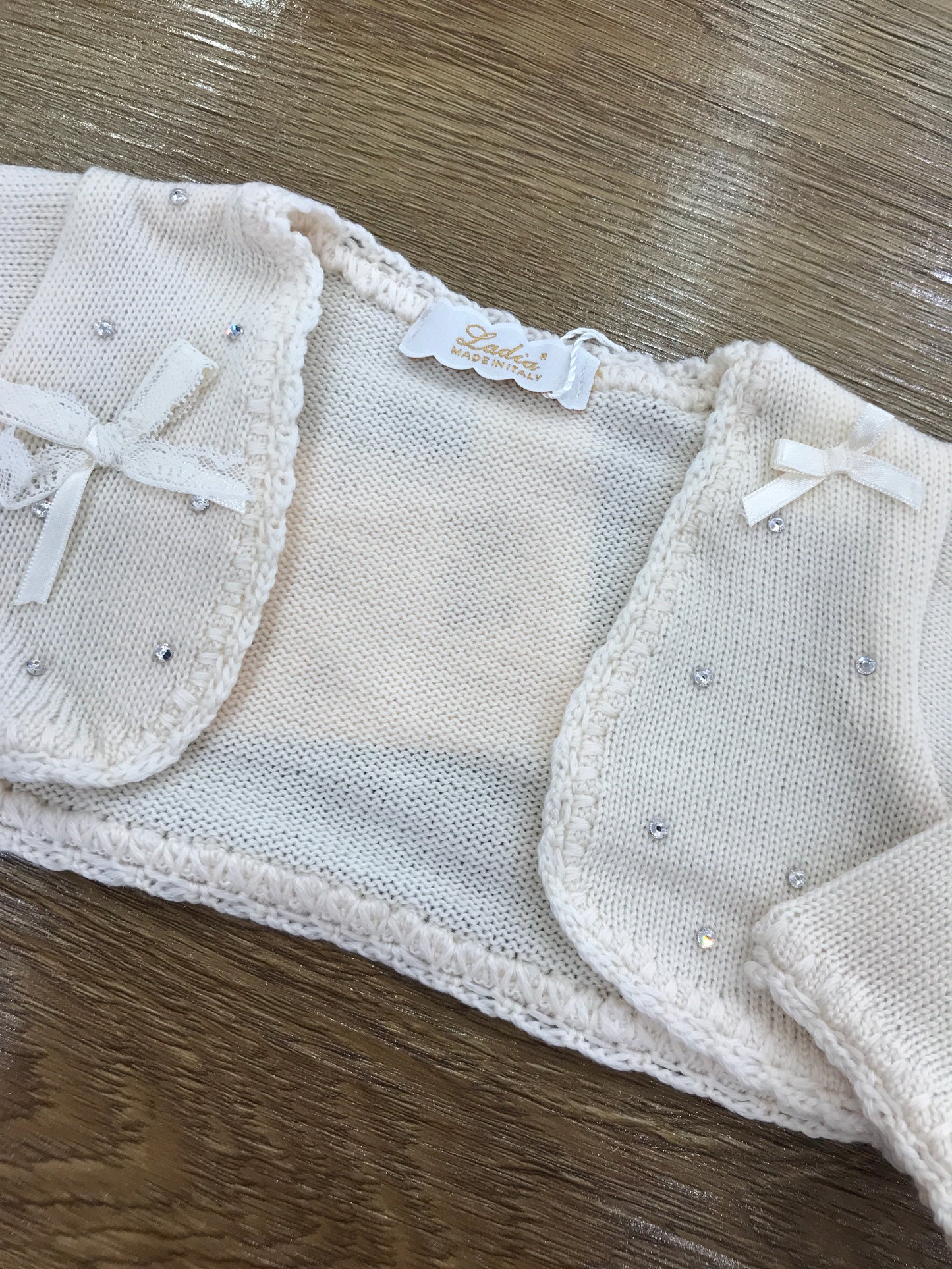 Cardigan Ladia in lana panna con applicazione di brillantini e fiocchetti