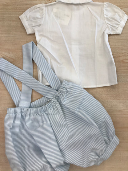 Completo Colibrì in cotone camicia mezza manica con collo ricamato e salopette con bretelle a sbuffo a righe celesti e bianche