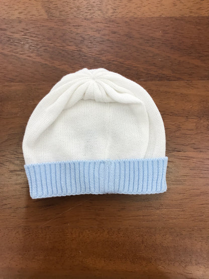 Cappello Baby Lord infilo bianco con risvolto celeste con fiocco e pois ricamati