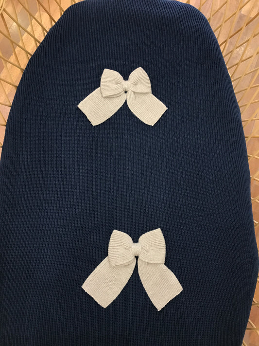Coperta Baby Lord in lana a coste inglese blu scuro con doppio fiocco tortora centrale
