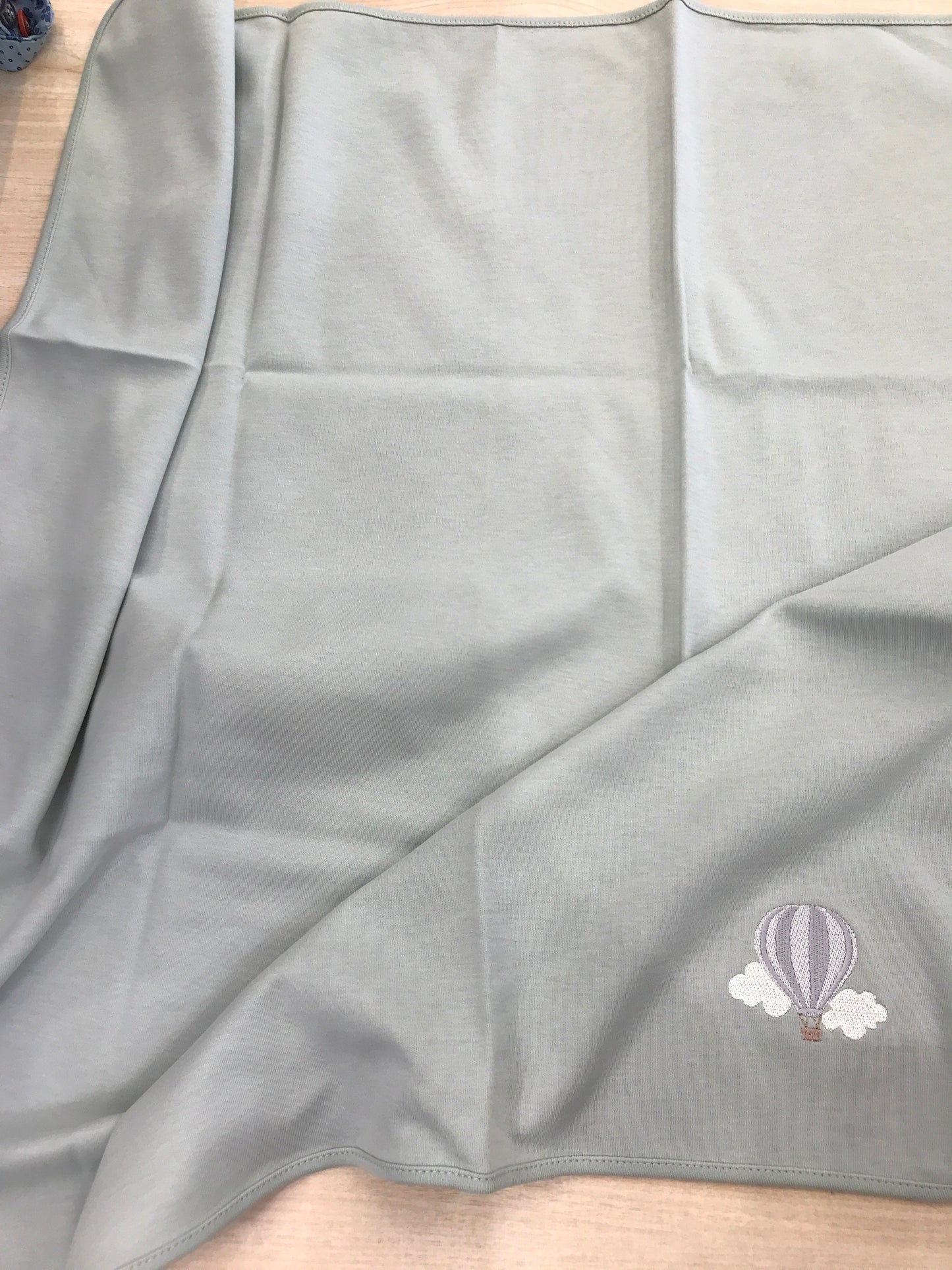 Mussola Baby Gi in cotone verde menta con mongolfiera