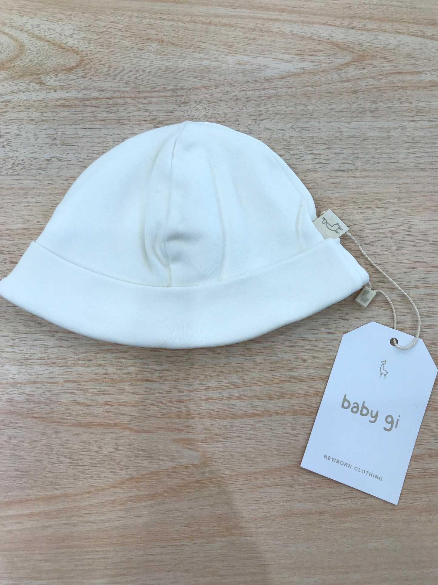 Cappello Baby Gi in cotone panna con risvolto basico
