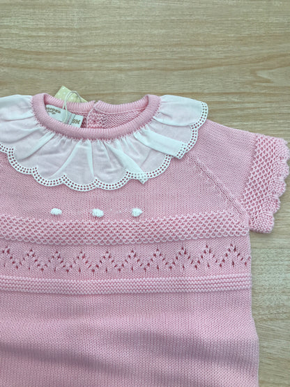 Pagliaccetto PCS in filo rosa mezza manica smerlata con rusche al collo bianca con lavorazione sul davanti
