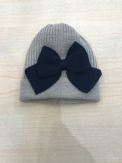 Cappello Baby Lord a costa inglese con risvolto e fiocco applicato al centro