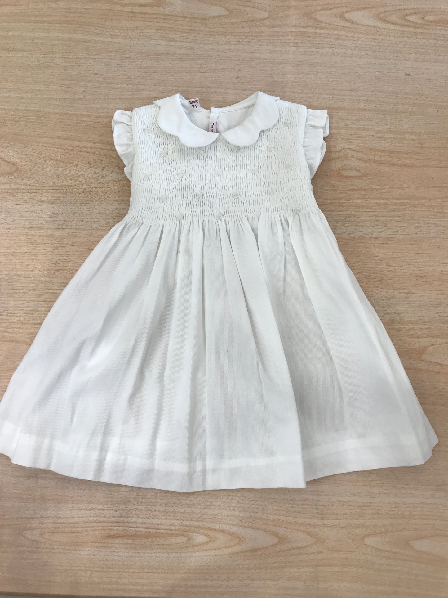 Abito Les Enfants de Gisele in cotone smanicato con rusche colletto smerlato con corpetto lavorato da punto smock e roselline bianche