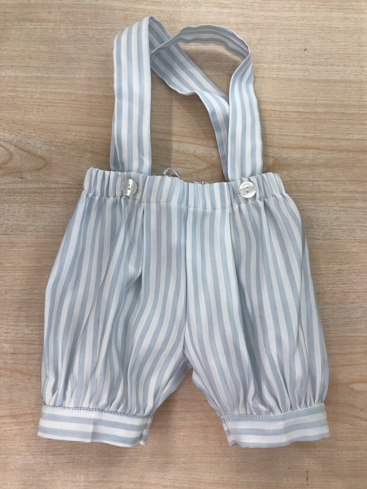 Pantalone Colibrì con righe bianche e celesti con bretelle a sbuffo