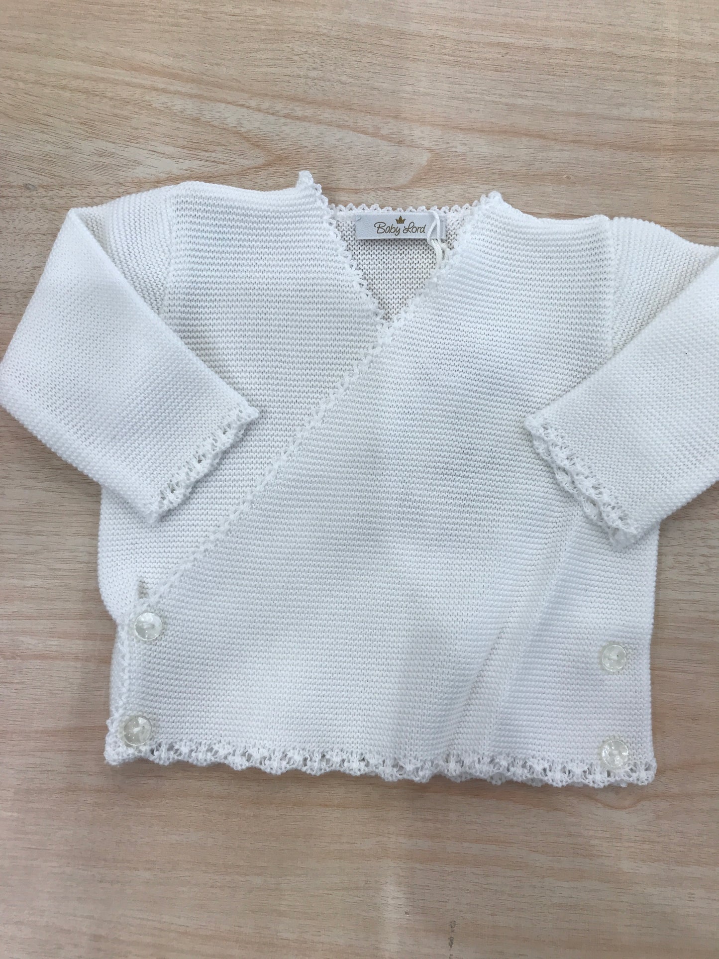 Cardigan Baby Lord in filo bianco ad incrocio smerlato