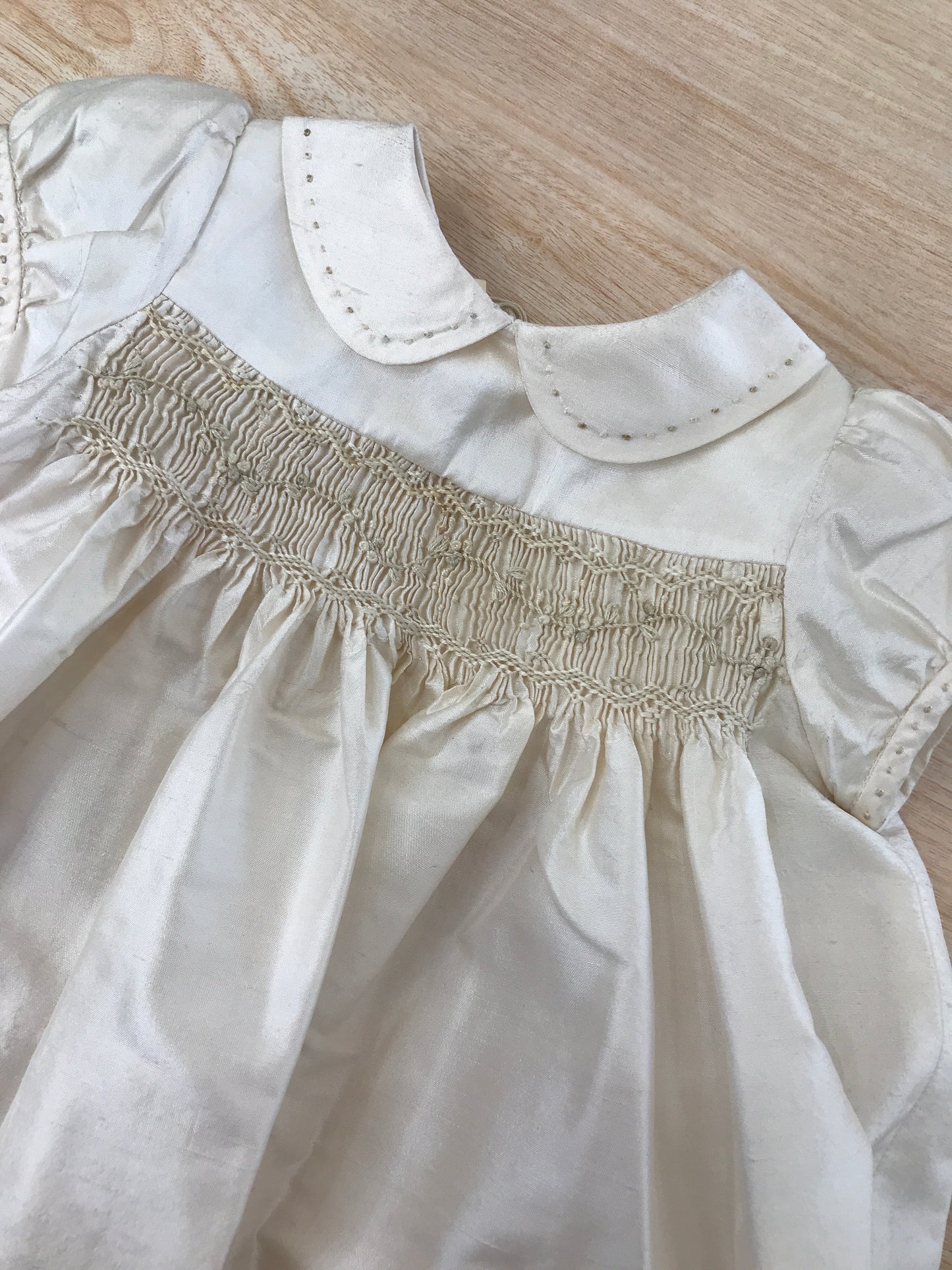 Abito BonPoint in cotone avorio mezza manica con corpetto lavorato da punto smock e fiori con culotte abbinata