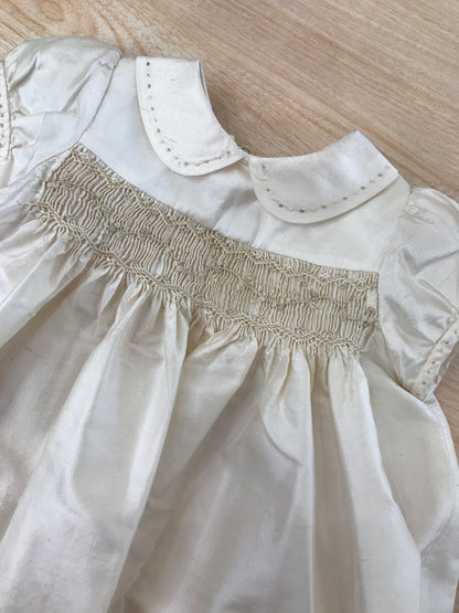 Abito BonPoint in cotone avorio mezza manica con corpetto lavorato da punto smock e fiori con culotte abbinata