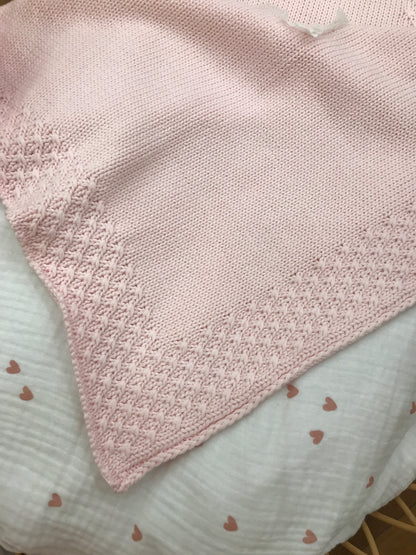 Coperta Colibrì in filo rosa con lavorazione centrale riquadro rifinito in valancienne