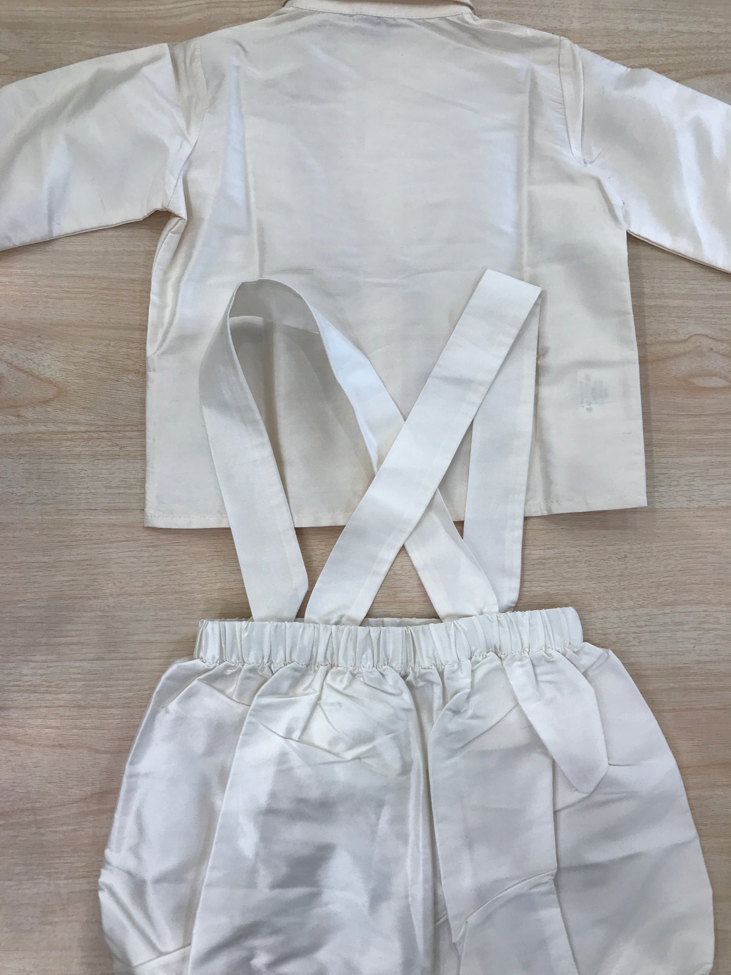 Completo Colibrì camicia manica lunga con rusche al centro e salopette a sbuffo con bretelle
