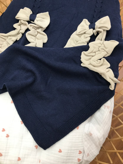 Coperta Le Dodò in filo di cotone blu scuro con rusche tortora al centro