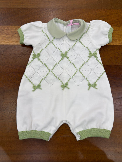 Pagliaccetto Colori Chiari in filo di cotone corto bianco e verde con ricami e motivo a rombi
