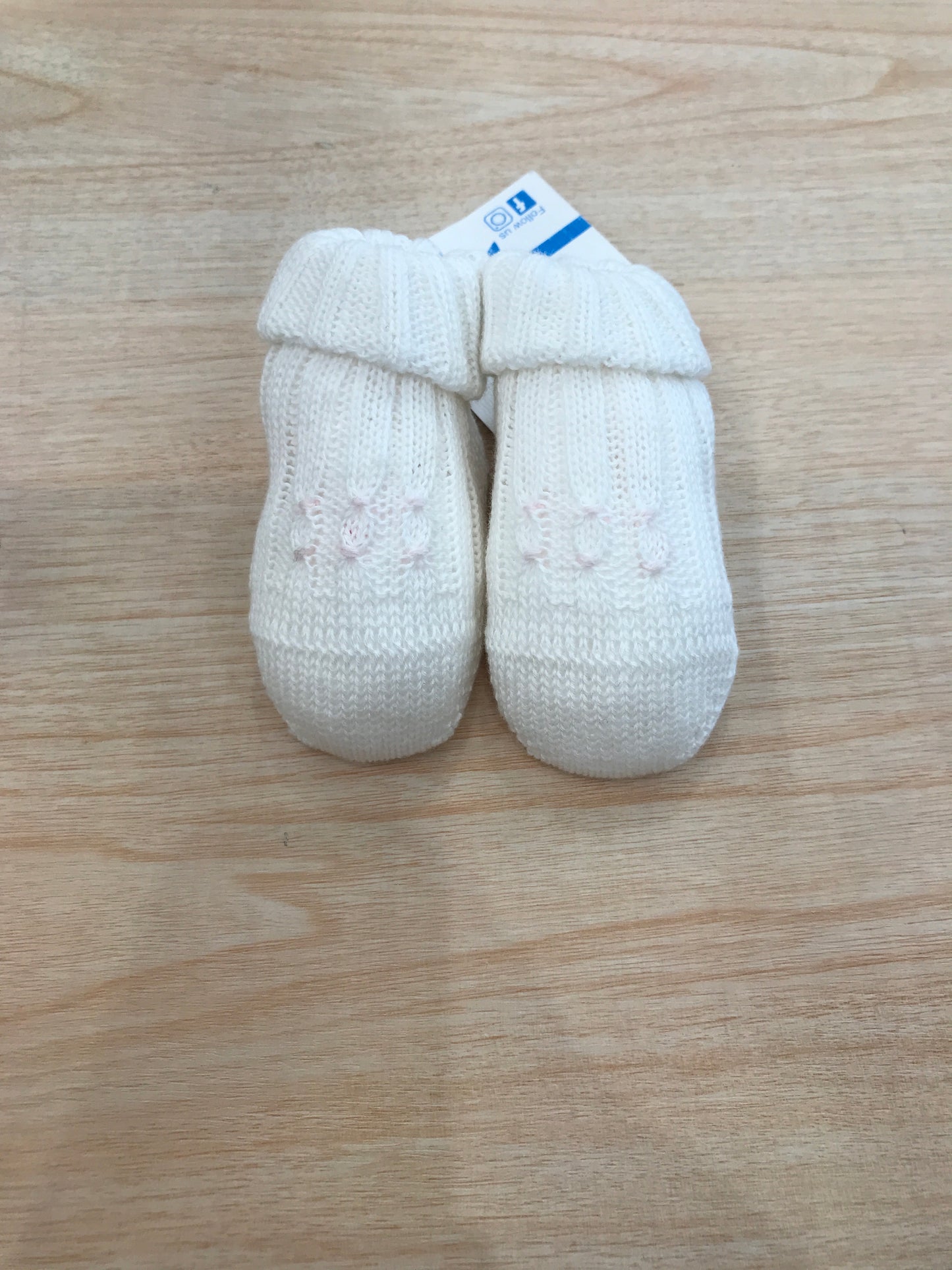 Babbucce Bebè di Almy in filo bianco con punto smock rosa