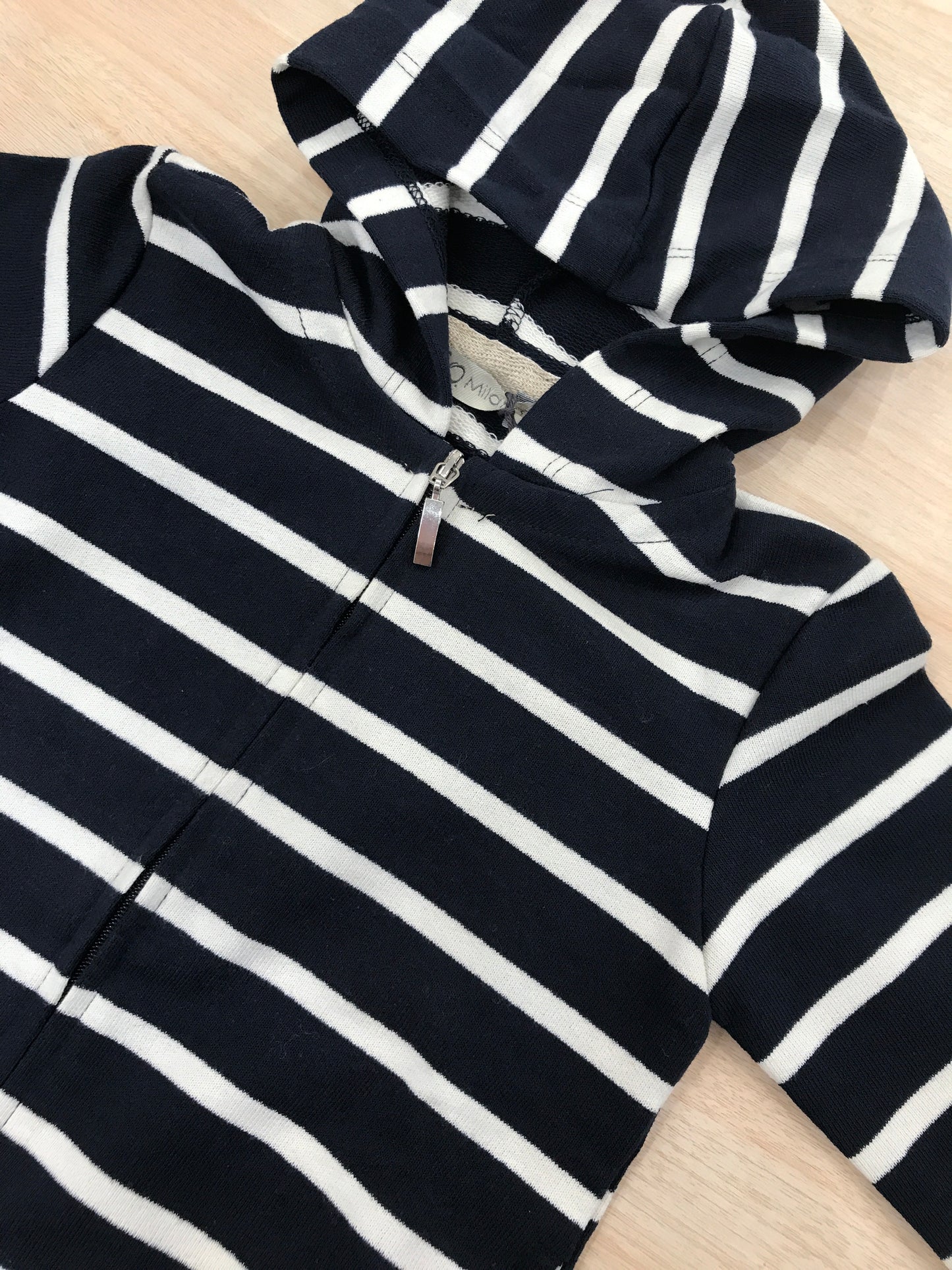 Felpa Jo Milano in cotone bianco e blu a righe con zip e cappuccio