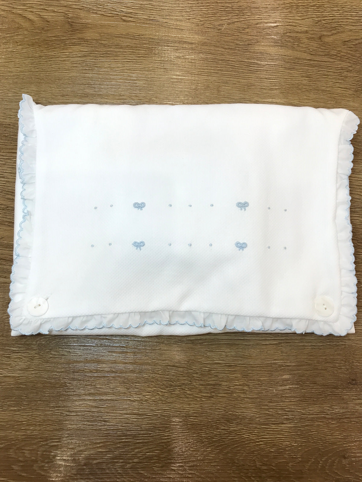 Fasciatoio Pepecè in piquet con spugna all'interno con rusche al bordo e piccoli fiocchetti ricamati con pois sul davanti
