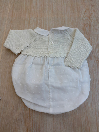 Pagliaccetto PCS in filo bianco con corpetto panna e smerlo