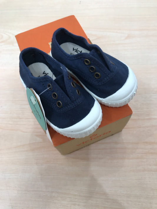 Scarpe Victoria in tela blu scuro con gomma bianca con elastico sul davanti