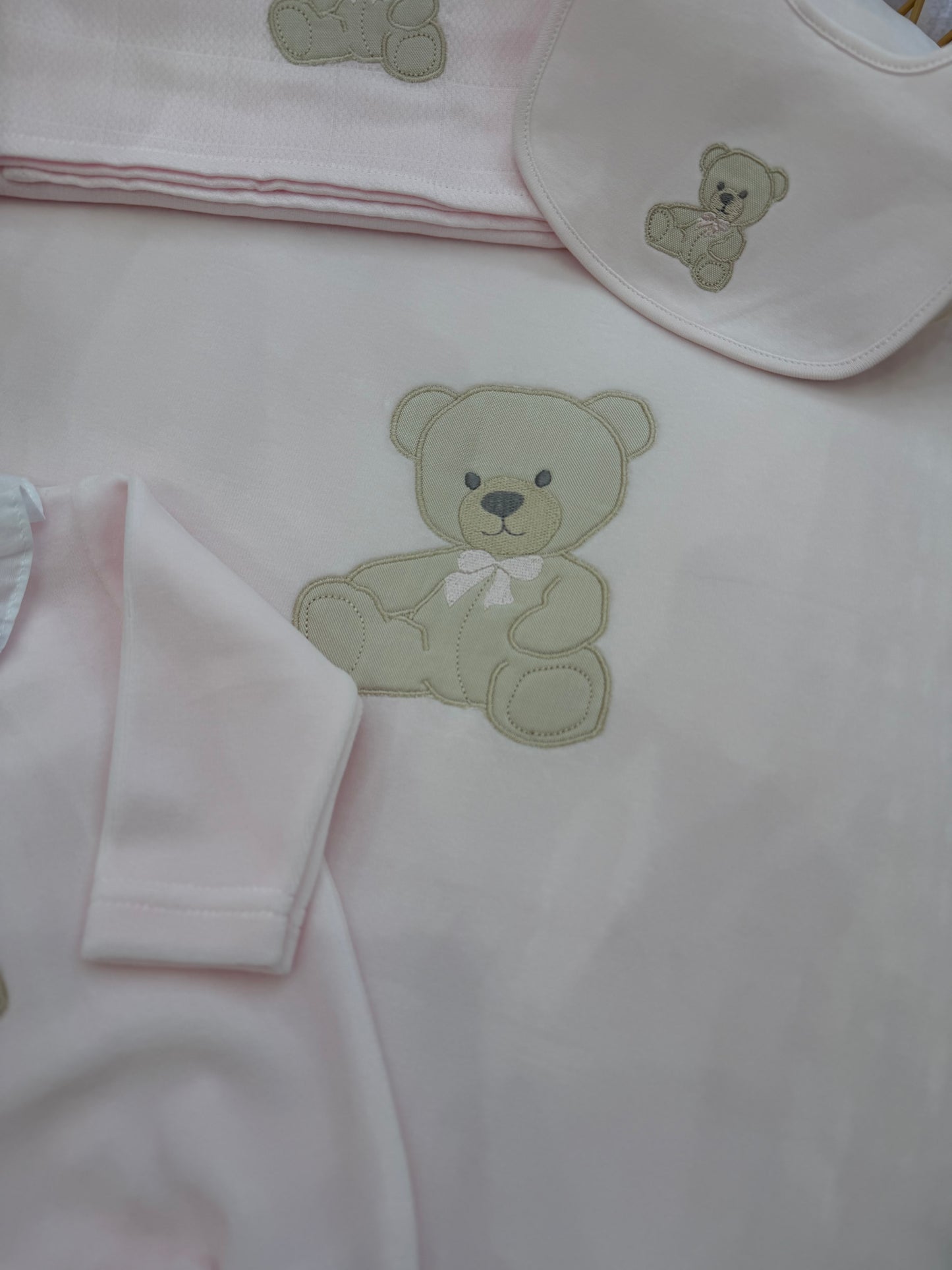 Coordinato nascita Baby Gi in ciniglia rosa con orsetto con fiocchetto