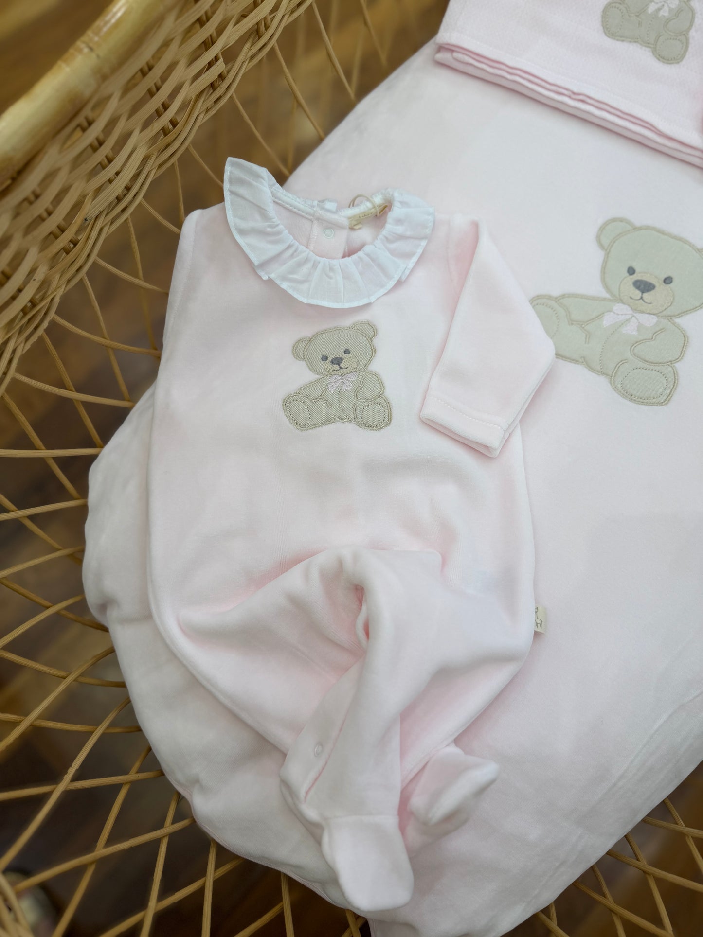 Coordinato nascita Baby Gi in ciniglia rosa con orsetto con fiocchetto