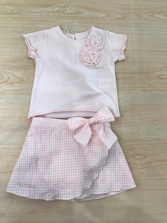 Completo Nanan in cotone t-shirt mezza manica con fiori applicati lateralmente con pantagonna a quadretti e fiocchetto
