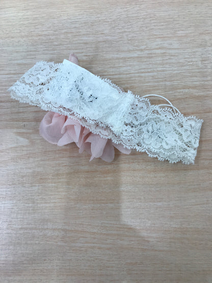 Fascia Aletta in pizzo con fiori e fiocchetto rosa
