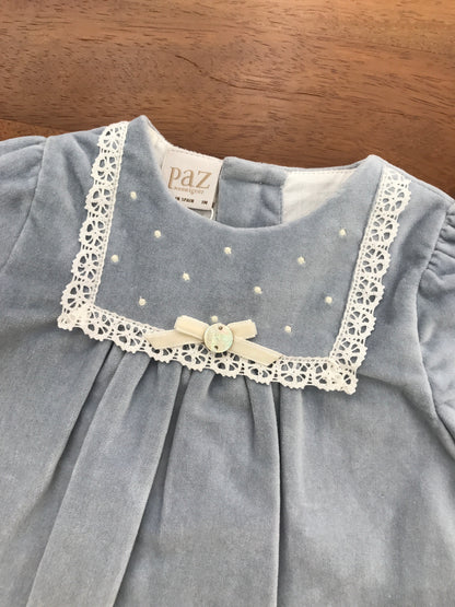 Abitino Paz Rodriguez in velluto celeste con gonna ampia manica lunga con corpetto decorato con fiocchetto pois bianchi e merletto