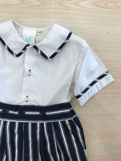 Completo Alles due pezzi camicia mezza manica con ricami blu scuro con bermuda blu a righe