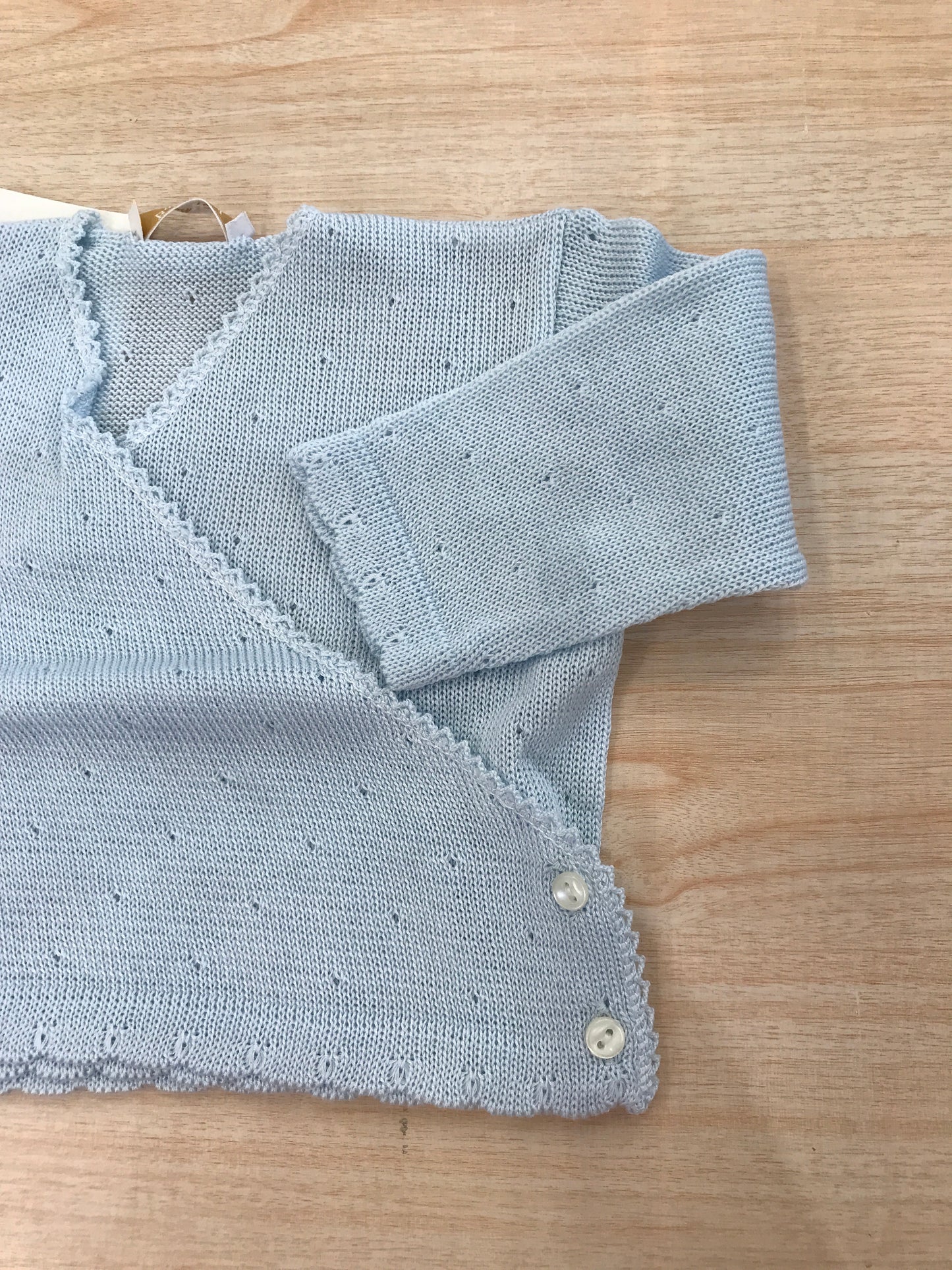 Cardigan Baby Lord in filo celeste ad incrocio bucherellato