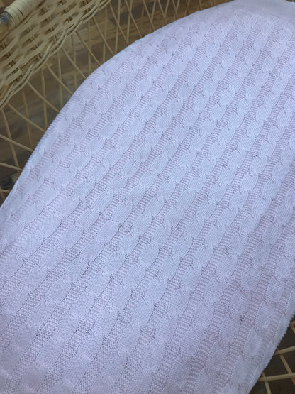 Coperta Baby Lord in filo rosa con lavorazione di trecce su tutt'essa