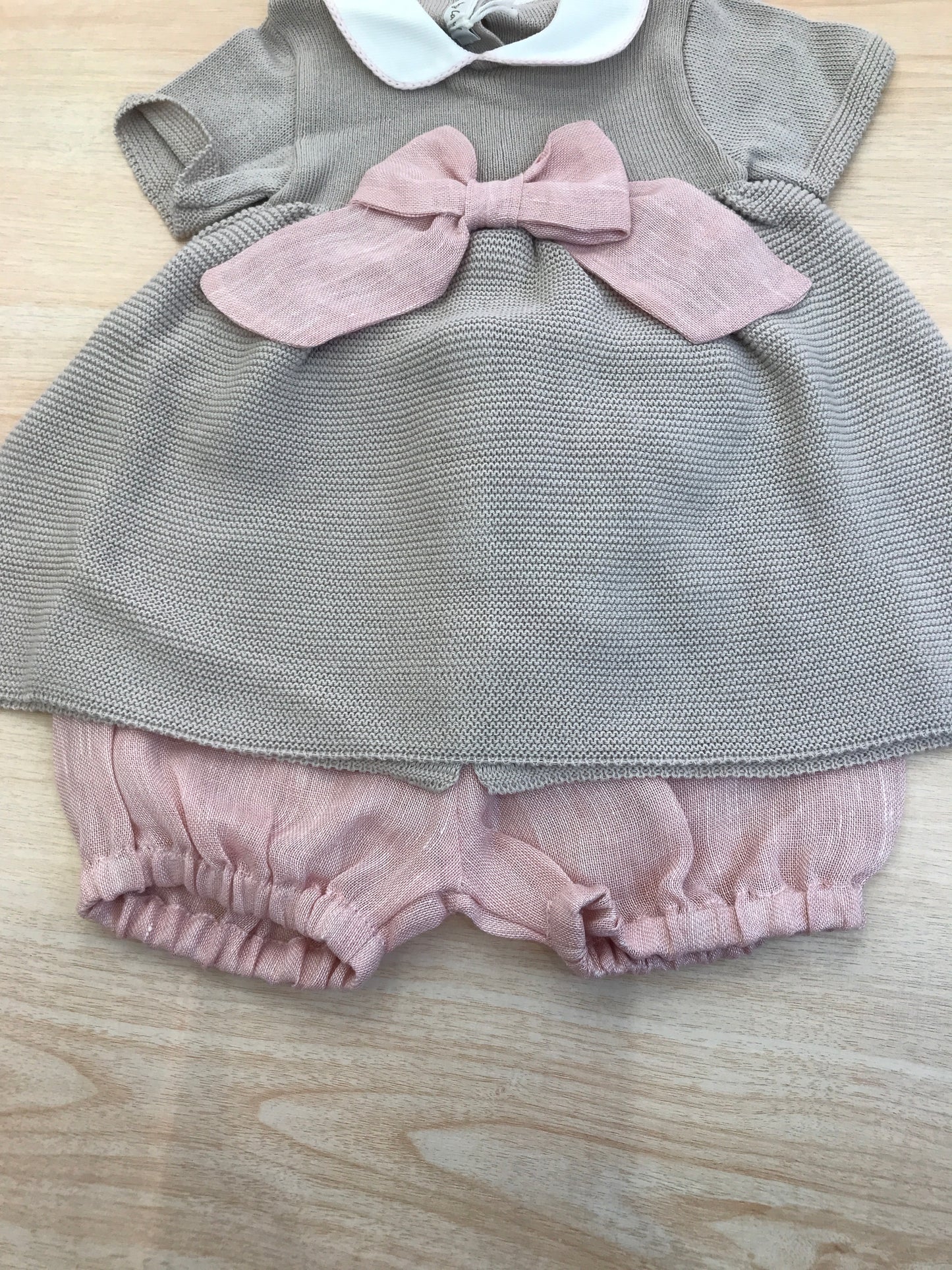 Completo Baby Lord in filo tortora mezza manica con collo tondo con fiocco in lino con culotte in lino rosa antico