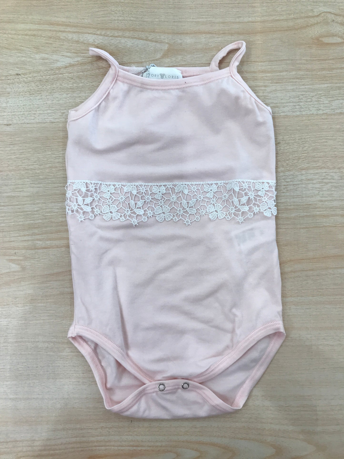 Body Story Loris in cotone rosa con bretelle sottili con ricamo bianco