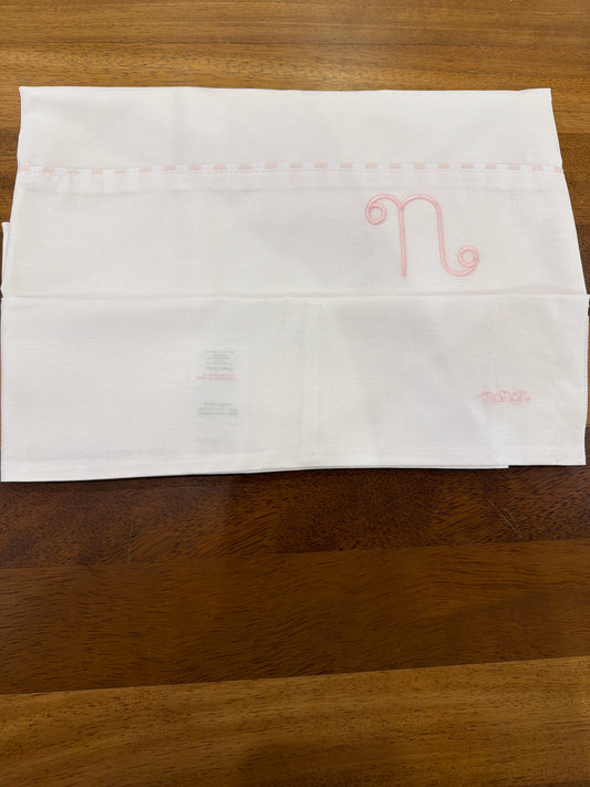 Lenzuolino Nanan in cotone bianco e rosa con logo nanan ricamato su federa  passanastro su lenzuolino rosa