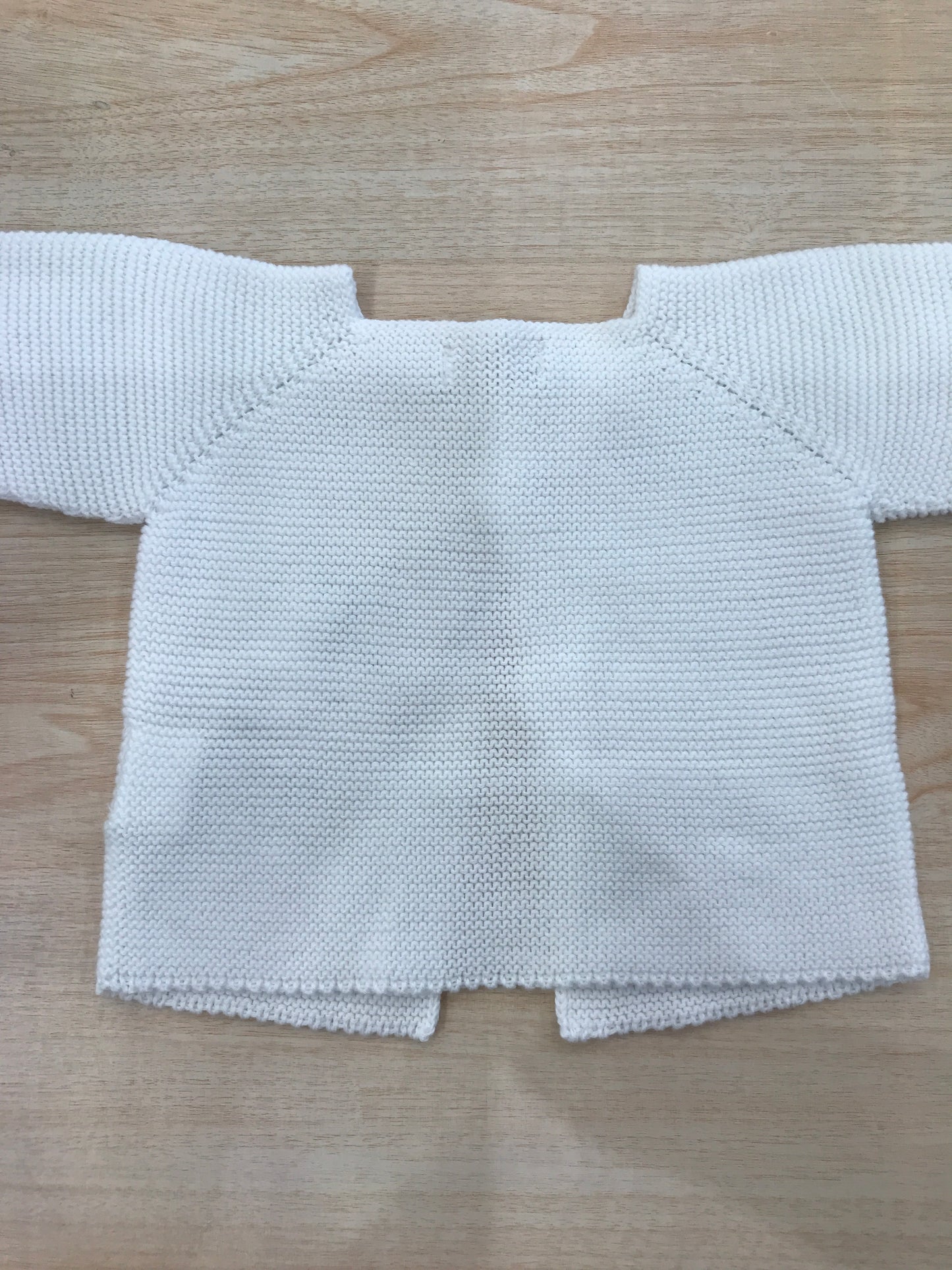 Cardigan PCS bianca manica lunga con due piccoli bottoni sul davanti