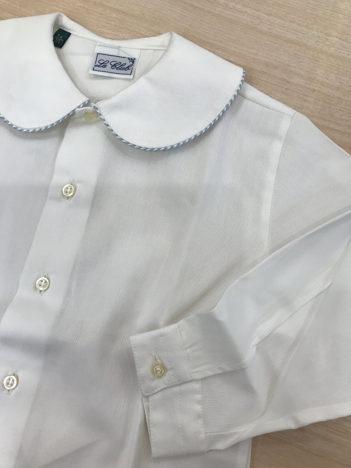 Camicia Le Club in cotone bianca manica lunga lunga con bottoncini sul davanti colletto tondo rifinito con celeste